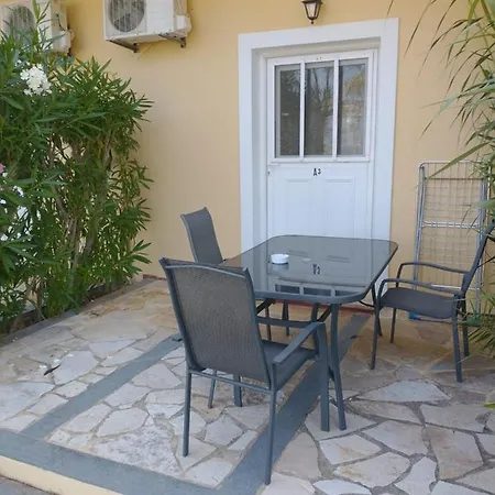 Capsule hotel Summer Garden αpartments & Argostoli (Kefalonia)