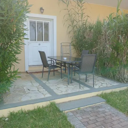 Capsule hotel Summer Garden αpartments & Argostoli (Kefalonia)