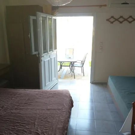 Capsule hotel Summer Garden αpartments & Argostoli (Kefalonia)