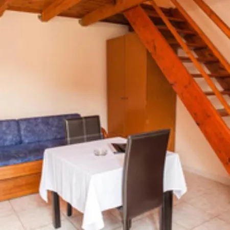 Capsule hotel Summer Garden αpartments &