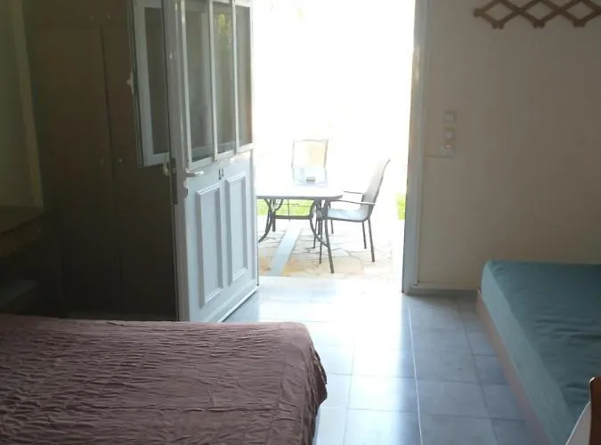 Hotel a capsule Summer Garden αpartments & Argostoli (Kefalonia)