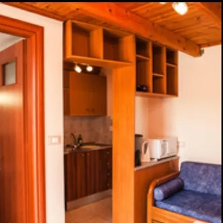 Summer Garden αpartments & 아르고스톨리온