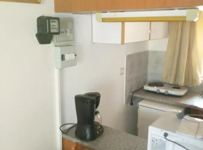 Hôtel capsule Summer Garden αpartments & *